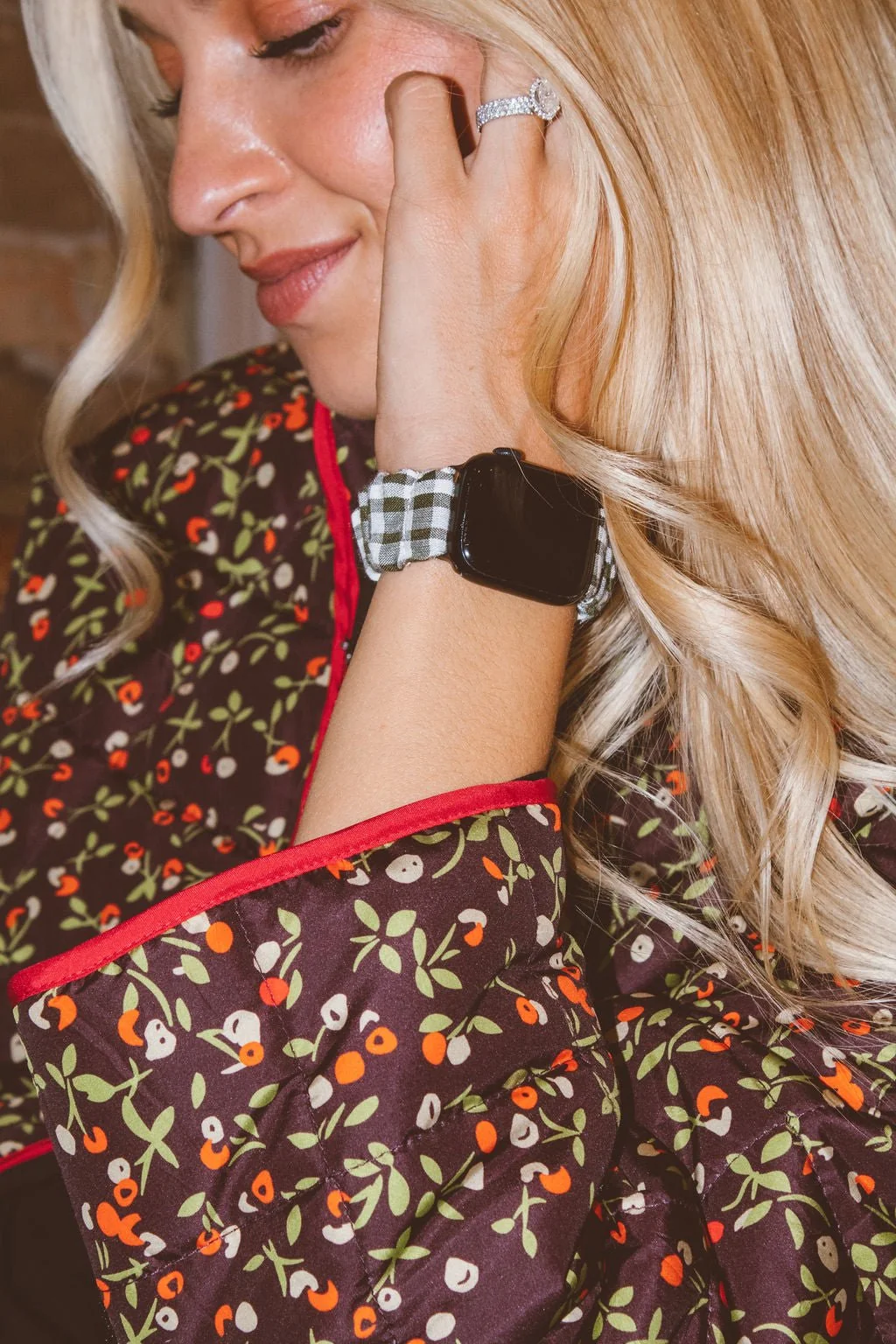 Aspen Green Scrunchie Apple Watchband - Image 5