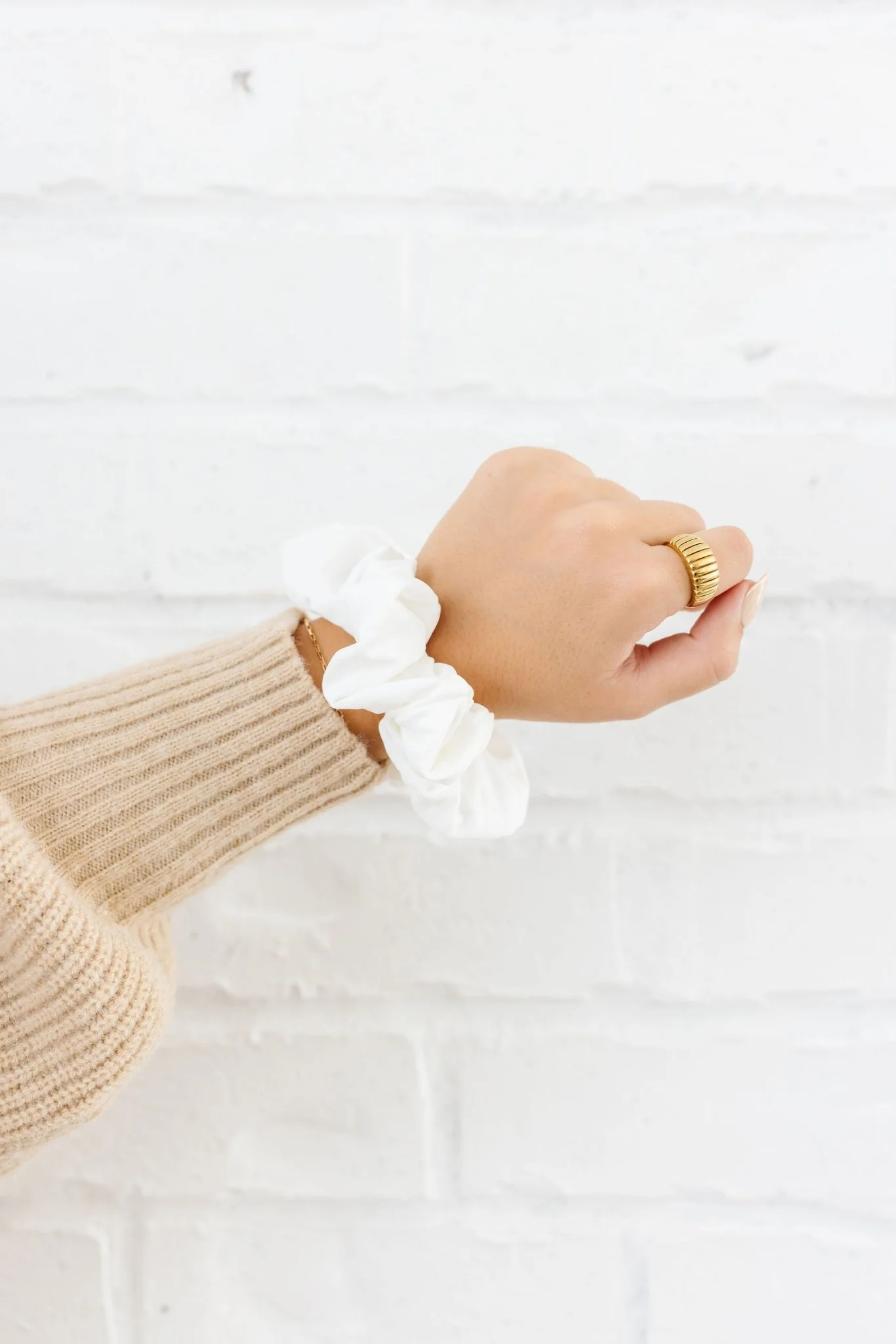 Dove Oversized Athletic Scrunchie - Image 3