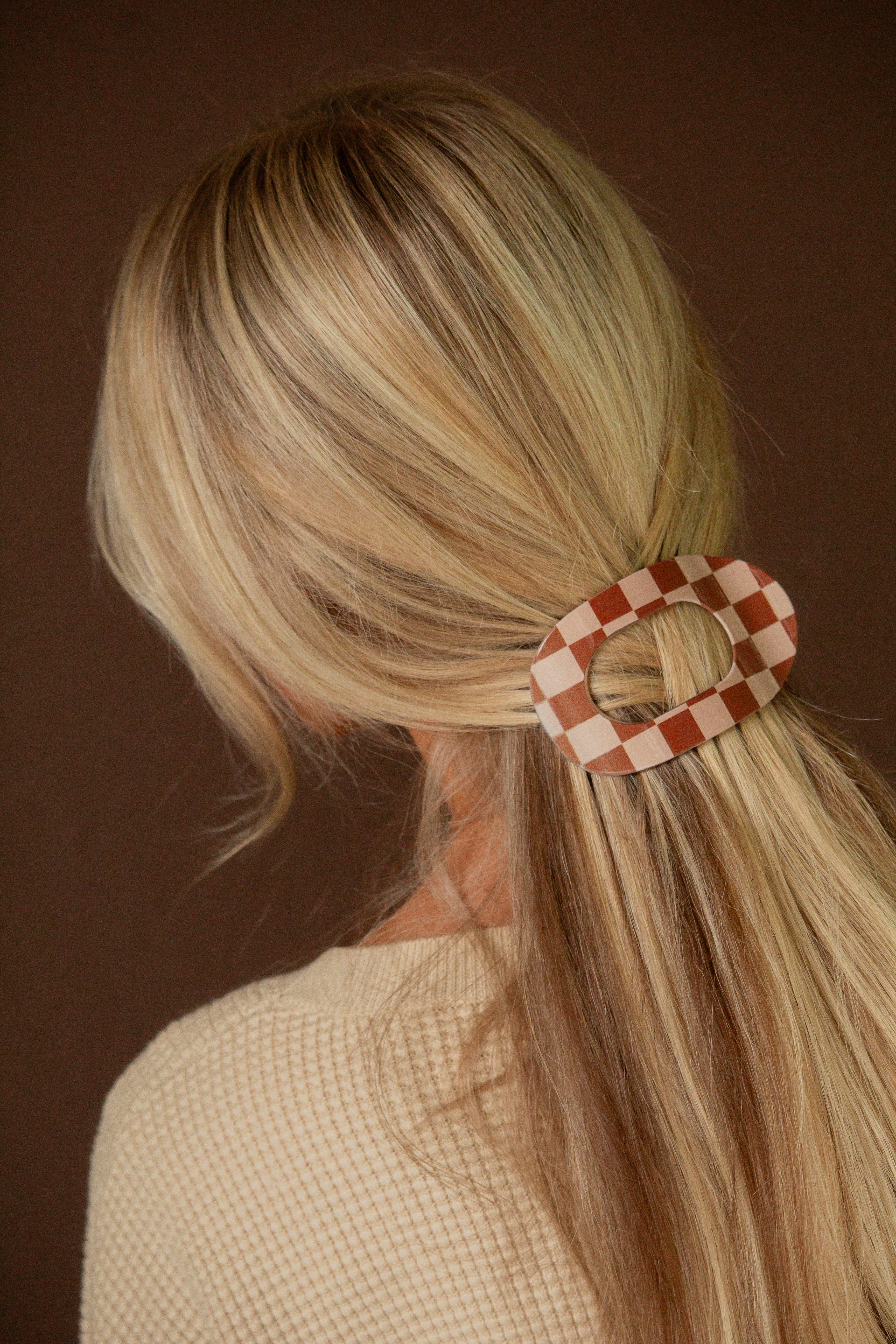 Checkered Circle Cutout Flat Claw Clip - Image 4
