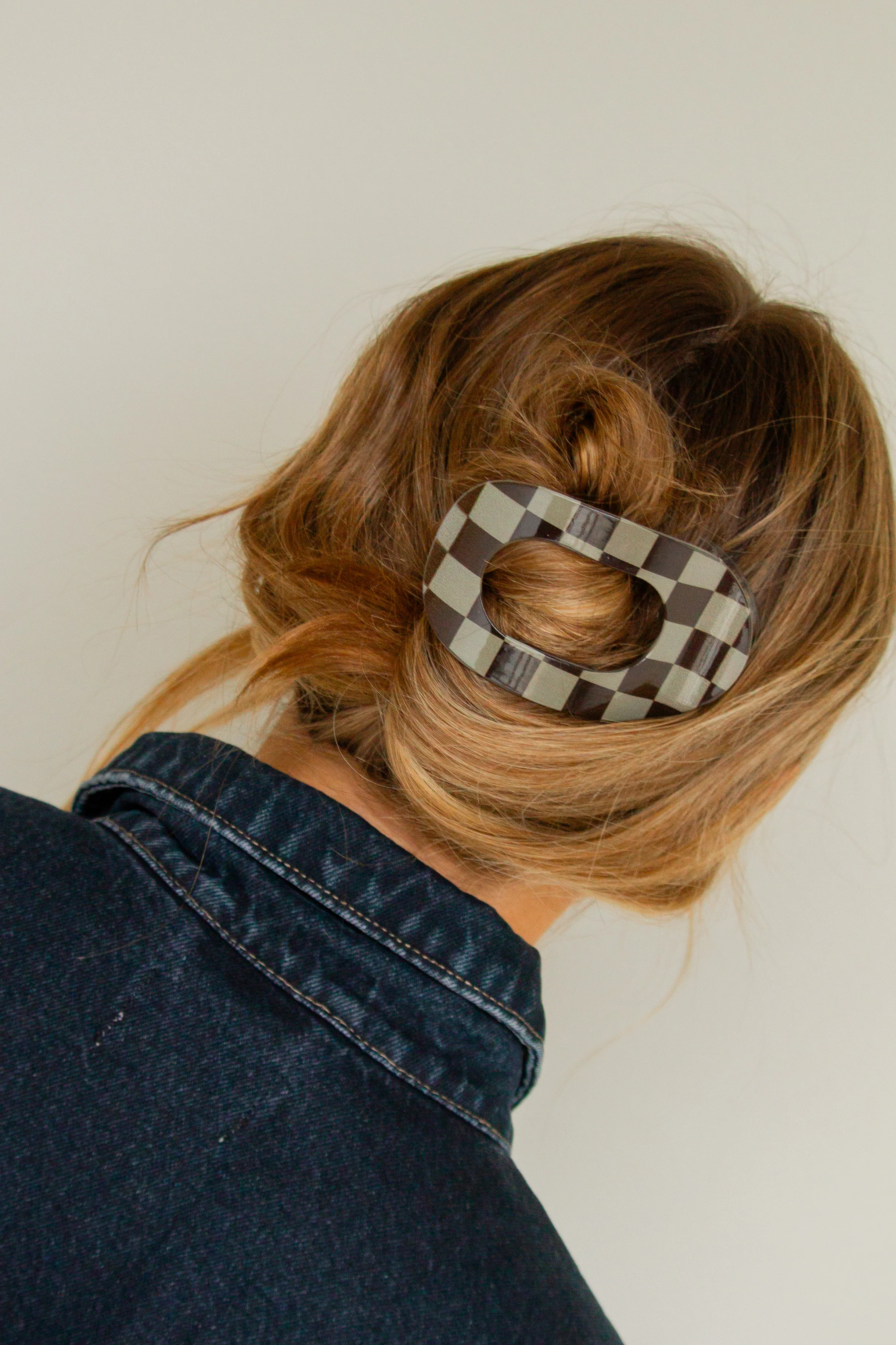 Checkered Circle Cutout Flat Claw Clip - Image 7