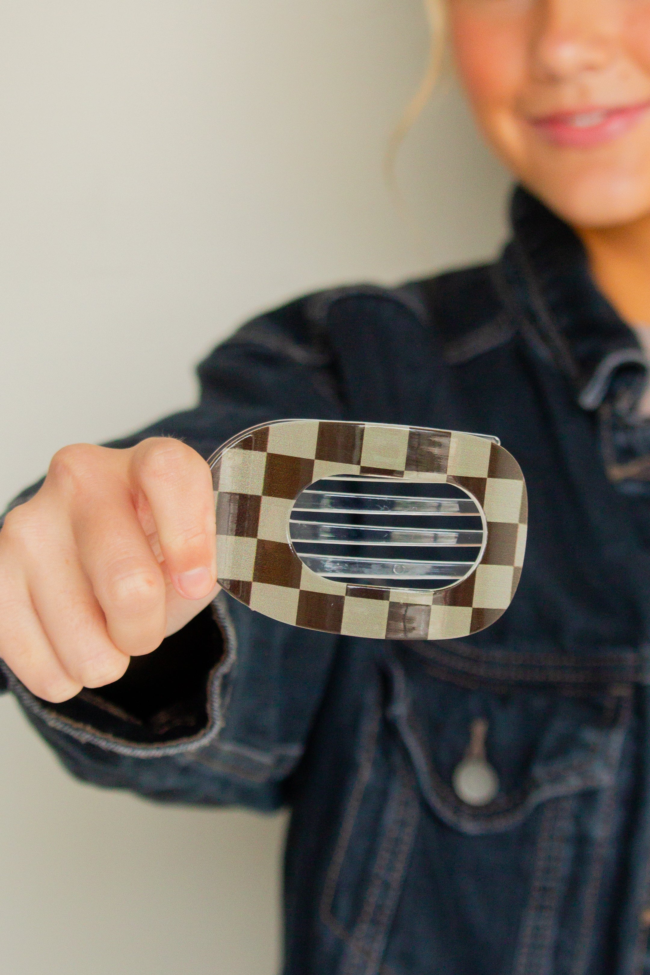 Checkered Circle Cutout Flat Claw Clip - Image 9