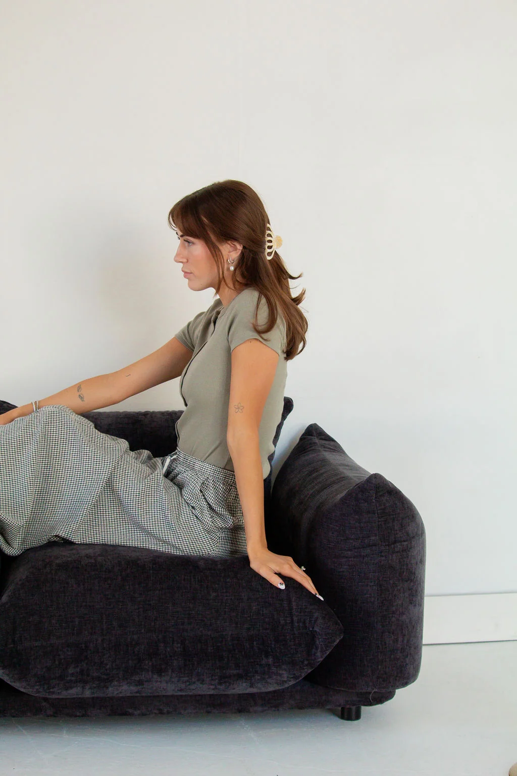 Cream Scallop Claw Clip - Image 3