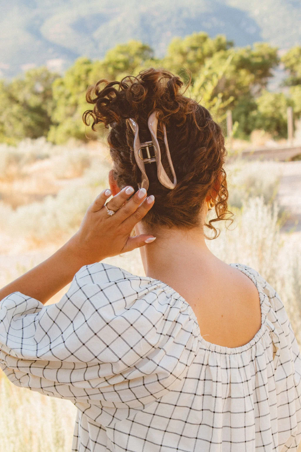 Creamy Brown Claw Clip - Image 2
