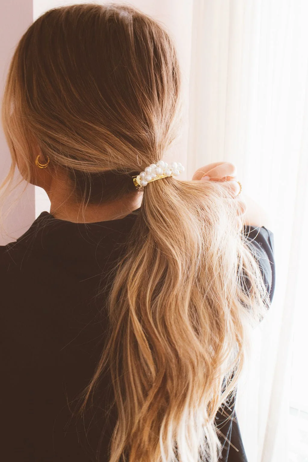 Dorothy Pearl Ponytail Clip - Image 3