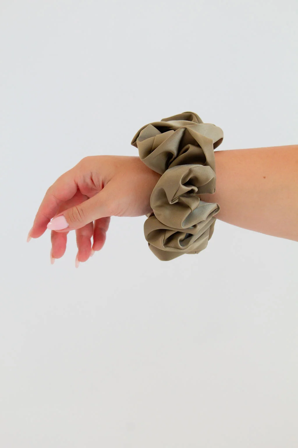Laurel Satin Jumbo Scrunchie - Image 3