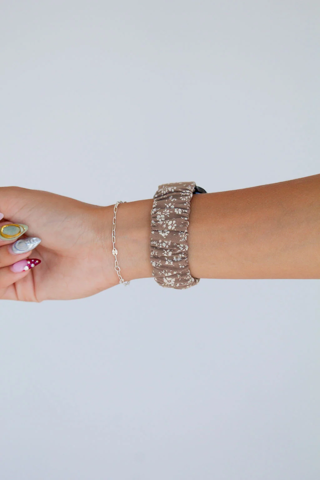 Neutral Floral Apple Watch Band - Image 5