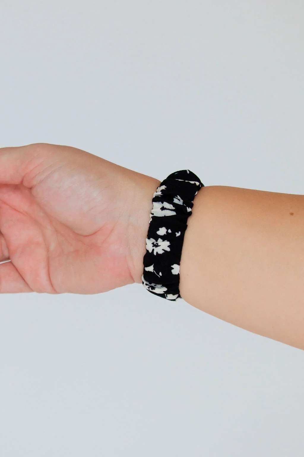 Onyx Floral Apple Watch Band - Image 5