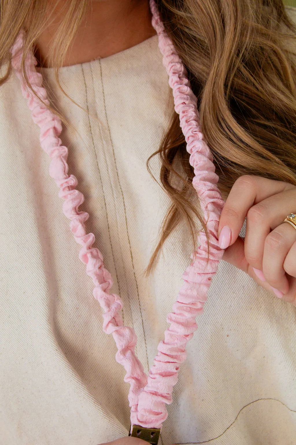 Dainty Pink Textured Lanyard - Image 2