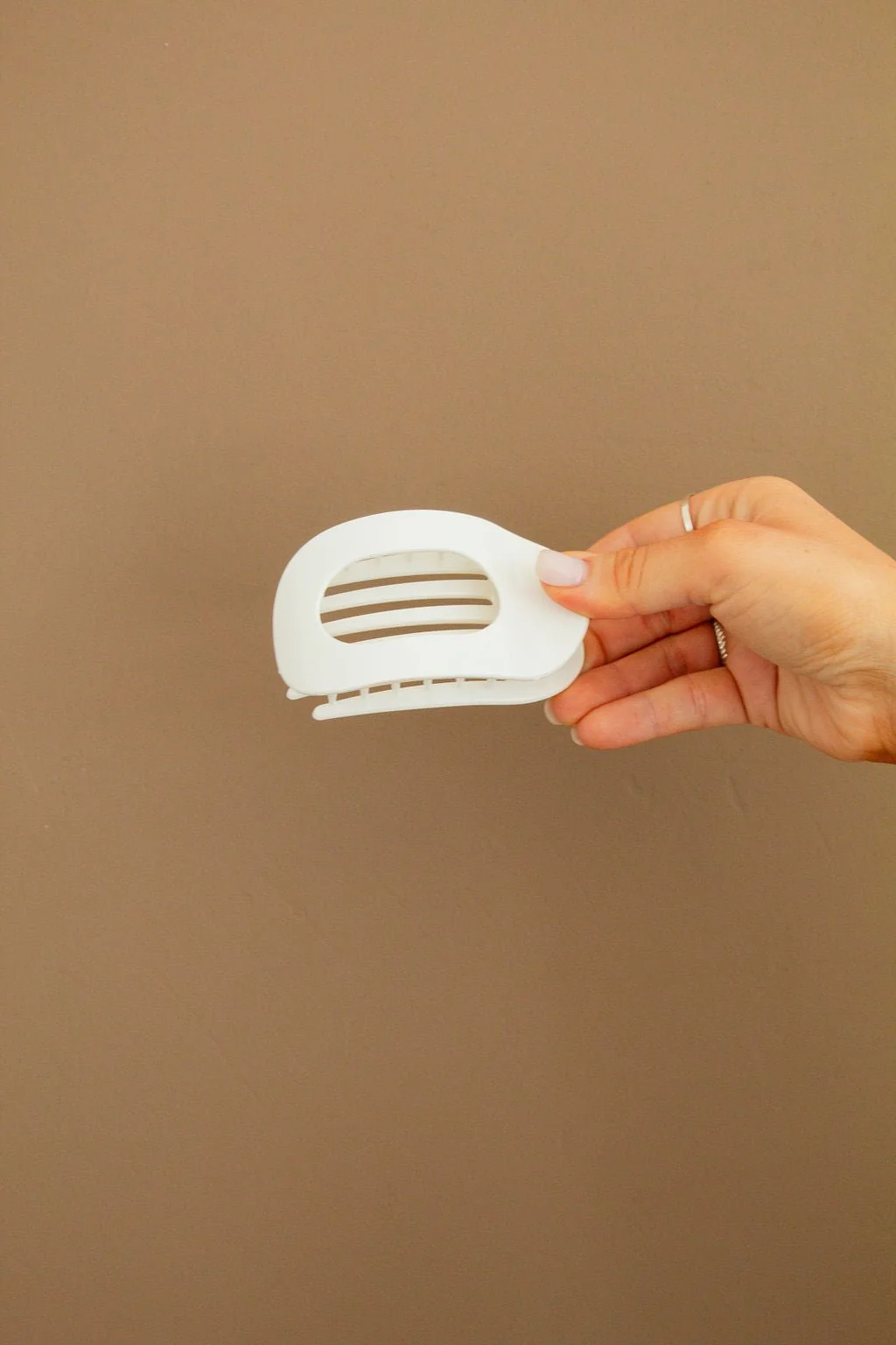 Circle Cutout Flat Claw Clip - Image 23