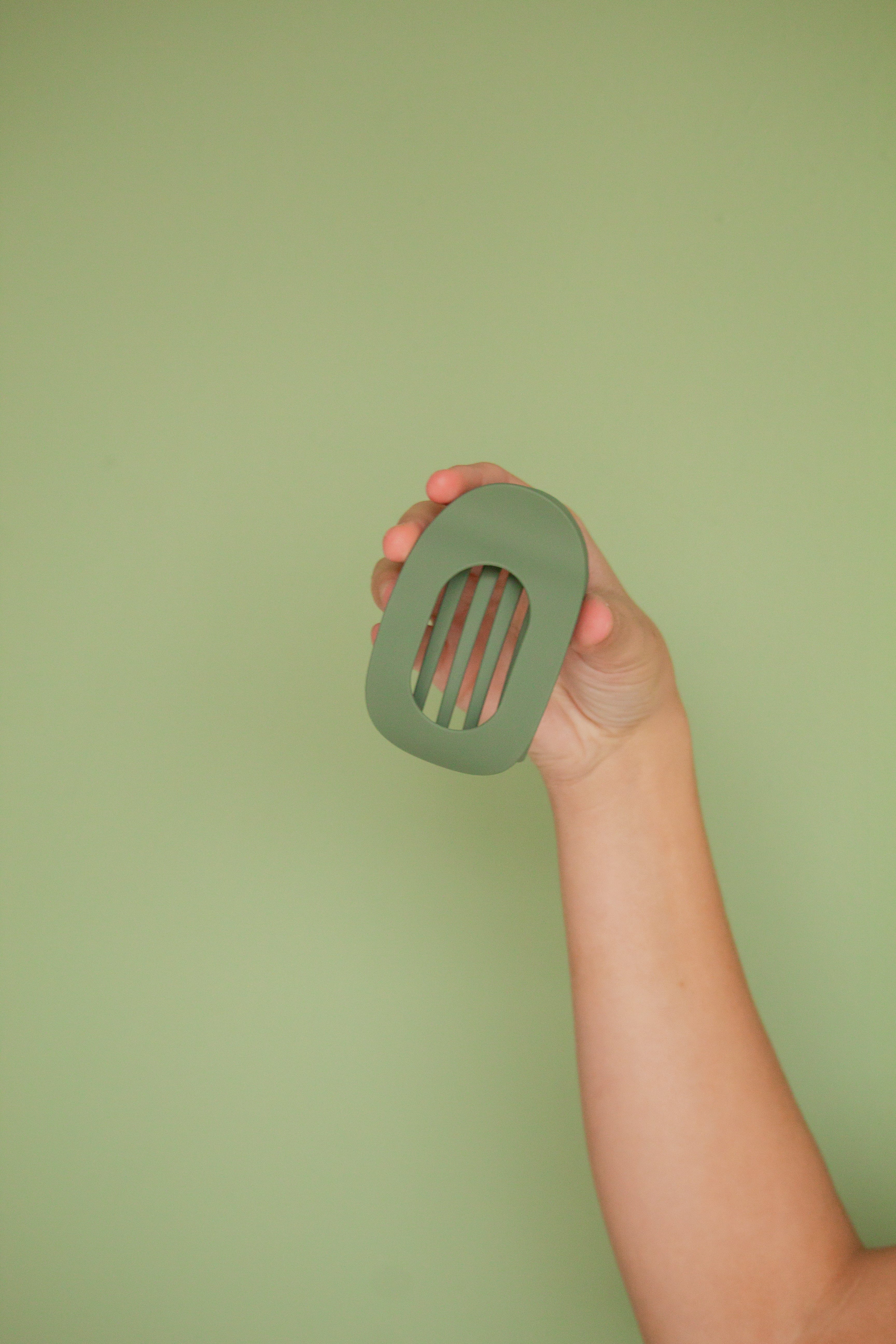 Circle Cutout Flat Claw Clip - Image 7