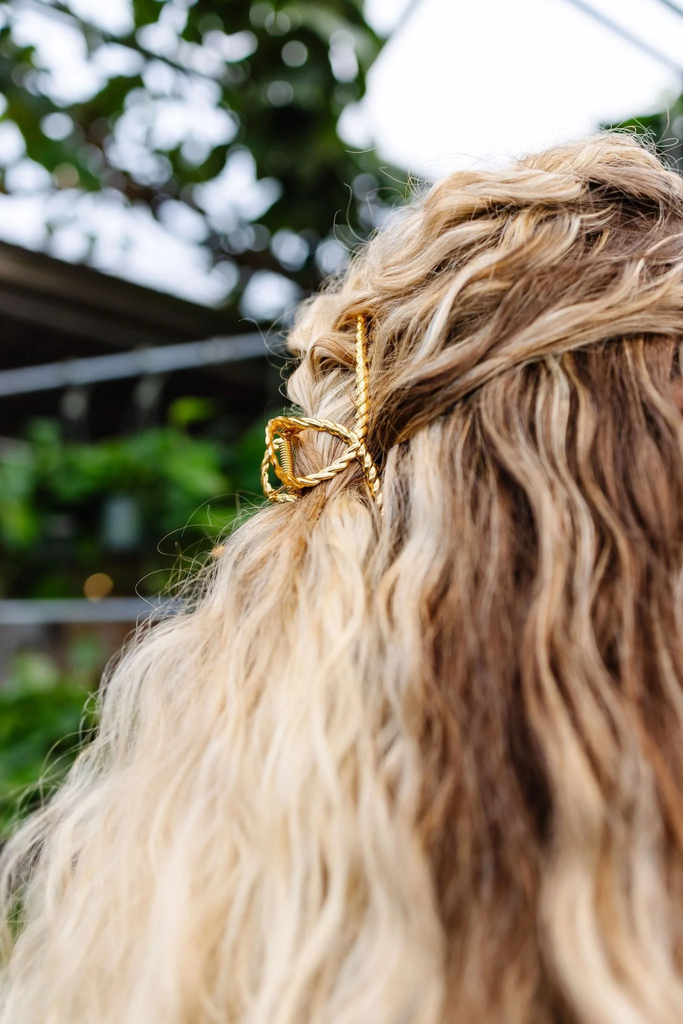 Twisted Gold Claw Clip - Image 5