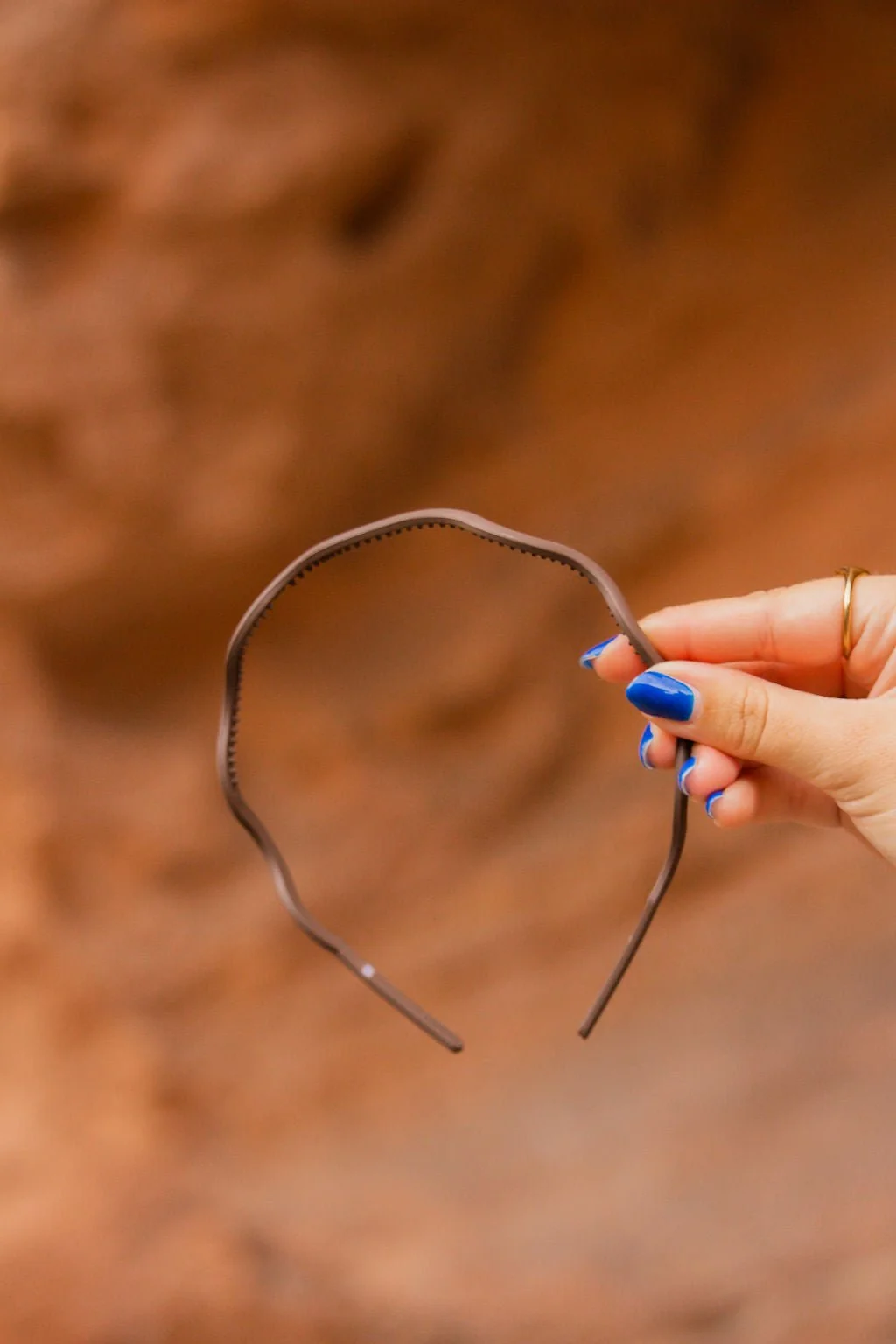 Wavy Brown Headband - Image 4