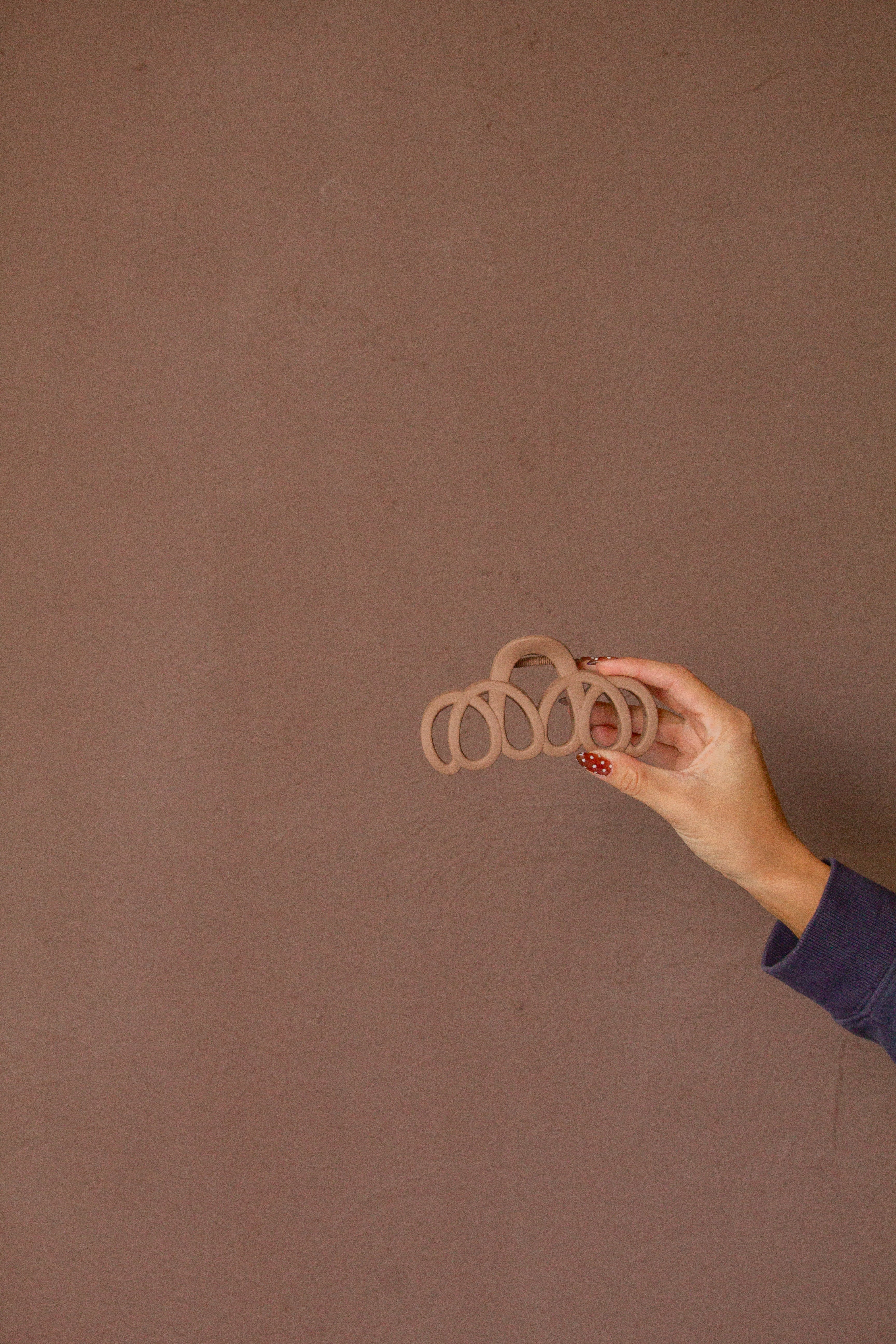 Matte Looped Claw Clip - Image 3